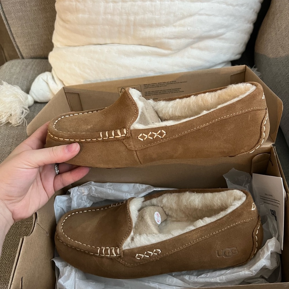 UGG Ansley Slippers size 8